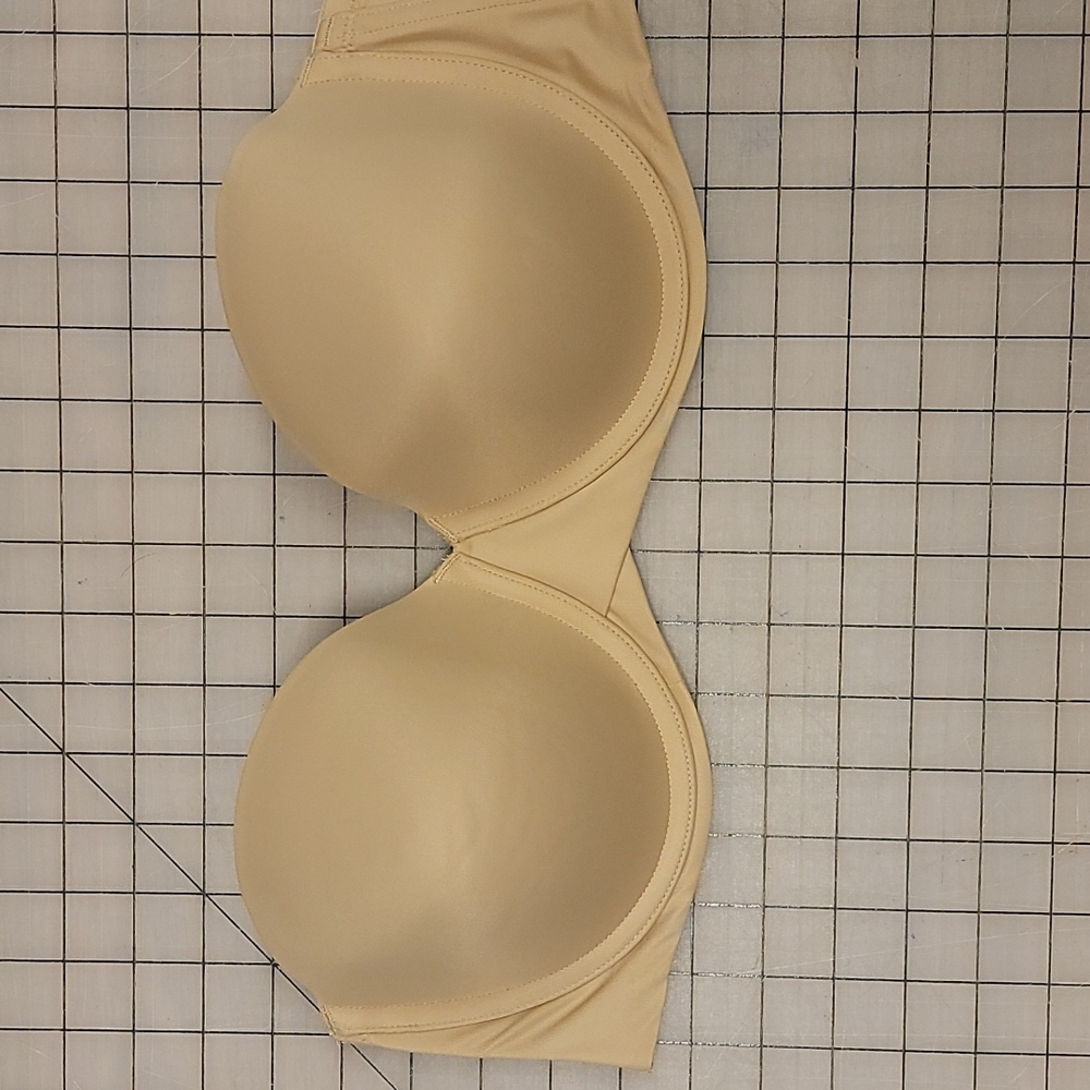 Maidenform strapless bra size 40C. (#48)